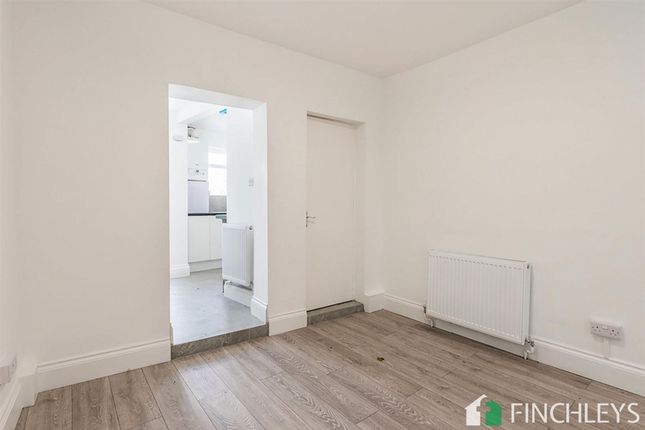 2 College Terrace, London photo 3