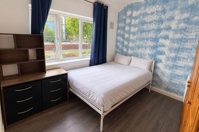 29, Brunel Road, London photo 2
