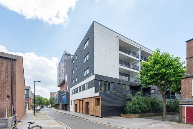 Thumbnail Flat for sale in Rothsay Street, Borough, London