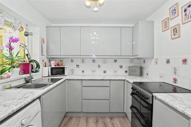 28, Gill Crescent, Somerset photo 2