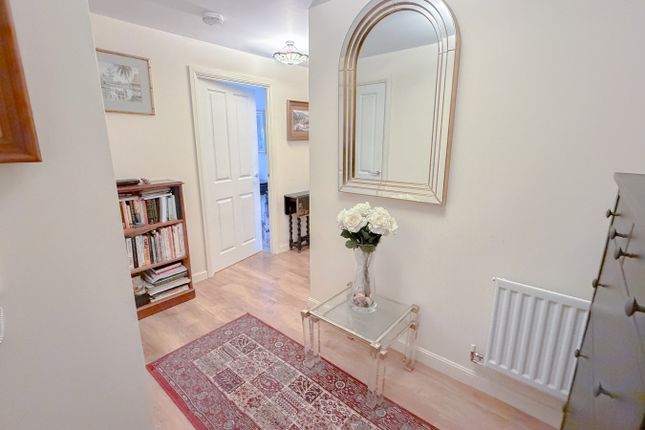2 Pear Tree Court, Forelle Way, Carshalton photo 5