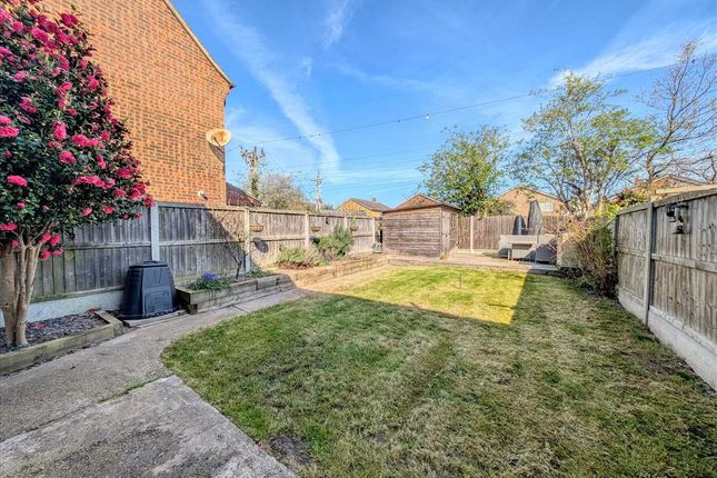 24, Poplars Close, Colchester photo 2