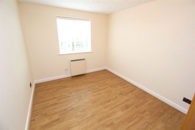 91 Clarence Close, Barnet photo 4