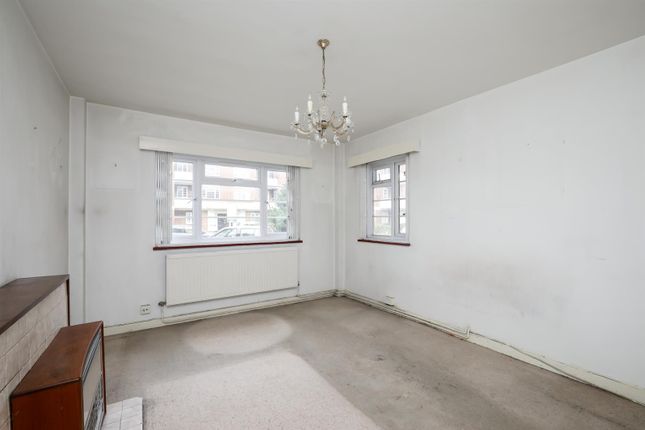 Flat 53, Gunnersbury Court, Bollo Lane, London photo 3