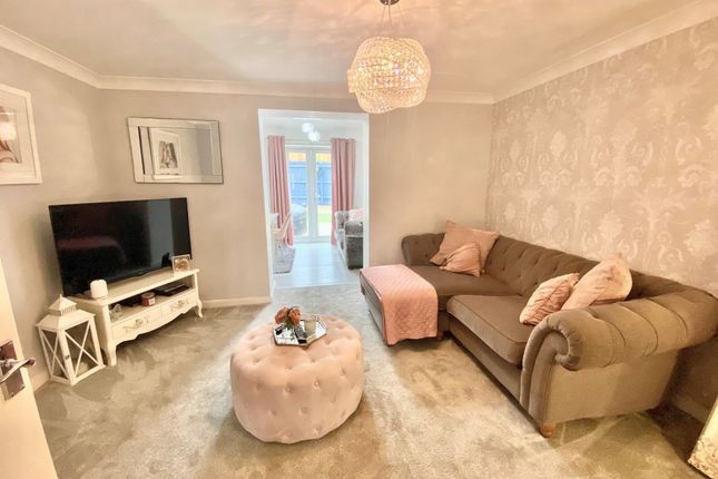 5 Forsythia Close, Bedworth photo 2