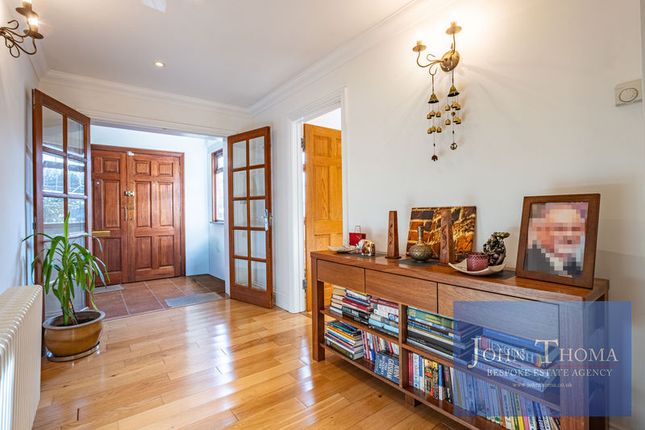 18, Great Owl Road, Chigwell photo 4