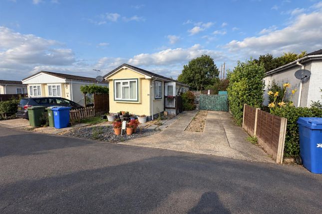 2-bed caravan on 20, Spinney lane, Cranbourne Hall Park, Windsor, £100,000