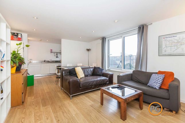 Thumbnail Flat to rent in Bacon Street, Shoreditch