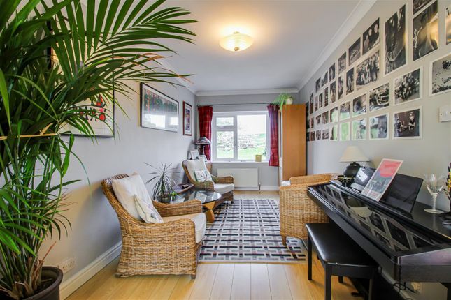 37, Blacker Lane, Wakefield photo 4