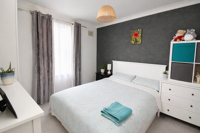 18, Croydon photo 3