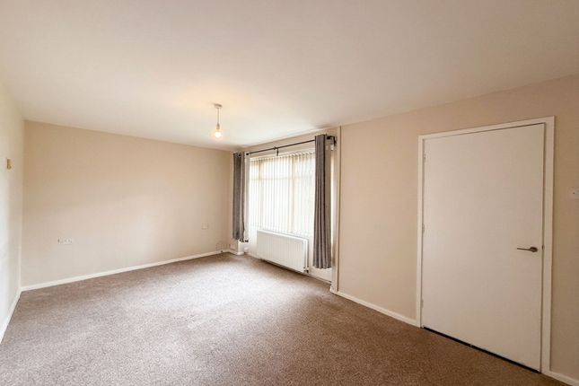 27 Fernlough, Gateshead photo 5