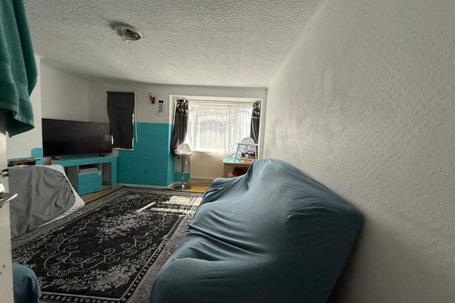 23, Amberden Avenue, London photo 4