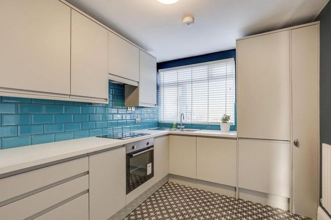 5a, Stoneleigh Broadway, Epsom photo 3