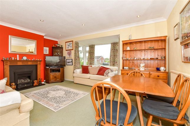 Hawthorn Close, Hythe photo 3