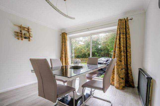 43 Gainsborough Drive, Ascot photo 3