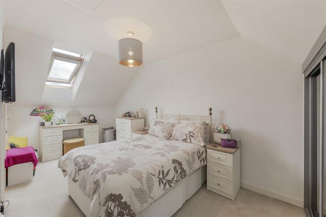 32, Hambrook Road, Snodland photo 4