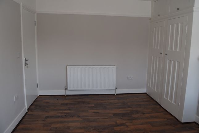 582a, Longbridge Road, Room 5, Dagenham photo 3