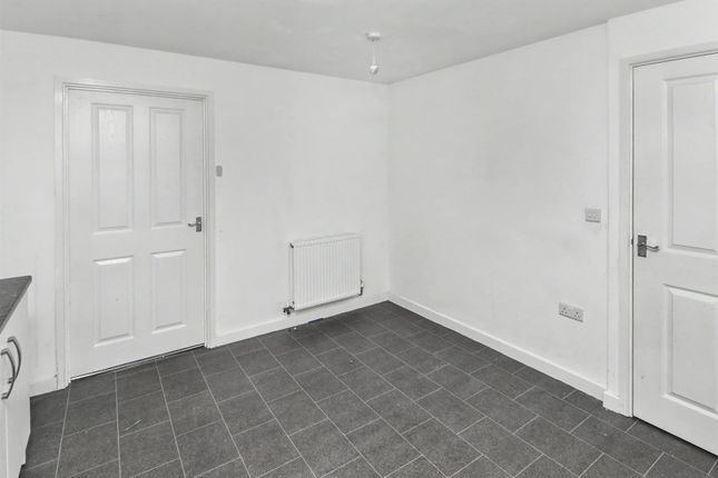 37, Carltonwood Close, Corby photo 3