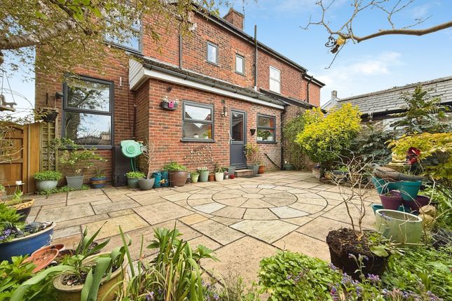 7 Fords Lane, Stockport photo 4