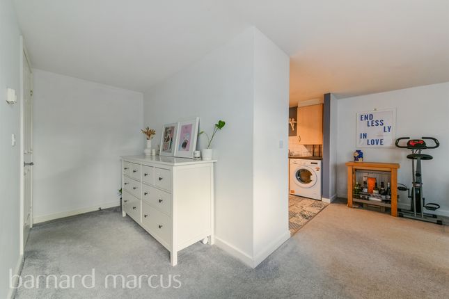 Flat for sale in Peckham Rye, London