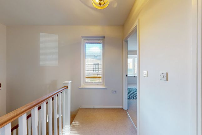 Flat to rent in Sphinx Way, Barnet