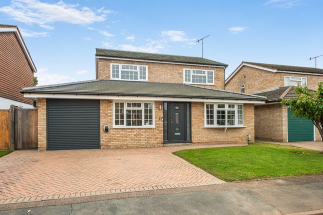 19, Newlands Close, Horley photo 2