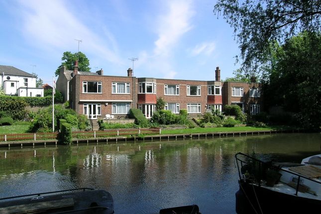 Thumbnail Flat to rent in Riverside Court, Chesterton Road, Cambridge