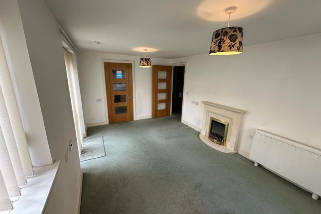 Flat for sale in White Hart Lane, Romford