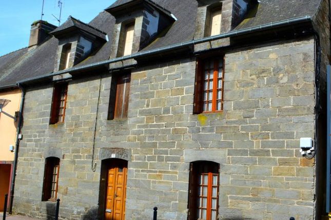 Town house for sale in Loudeac, Bretagne, 22600, France