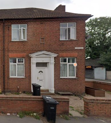 Flat to rent in Commonside, Pensnett, Brierley Hill