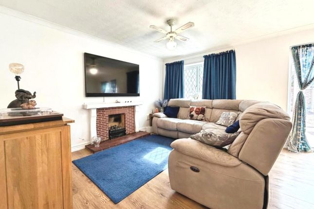 17, Homemead Drive, Bristol photo 4