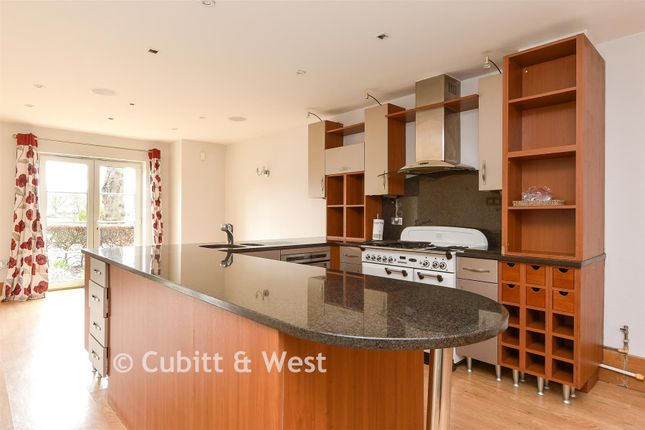 11, Coldstream Road, Caterham photo 2