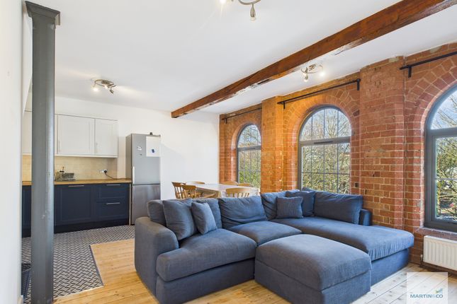 Cam03394G0-Pr0404-Still001