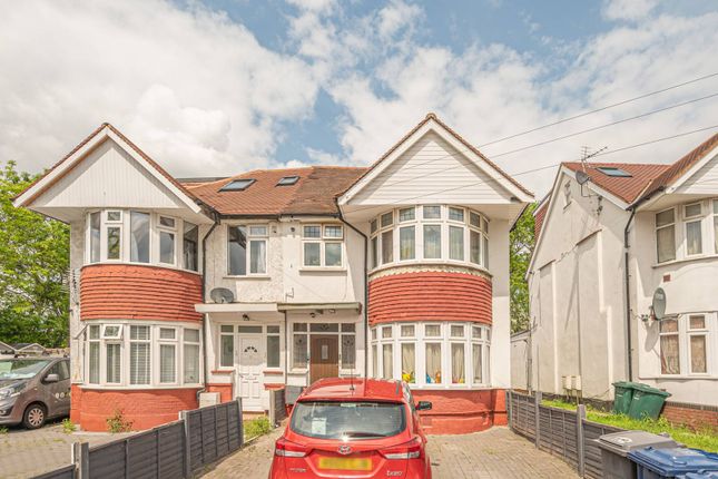 Flat for sale in Barford Close, Hendon, London