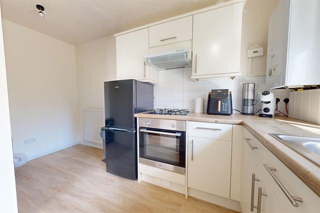 Flat 5, Clearmount Court, New Close Gardens, Weymouth photo 4