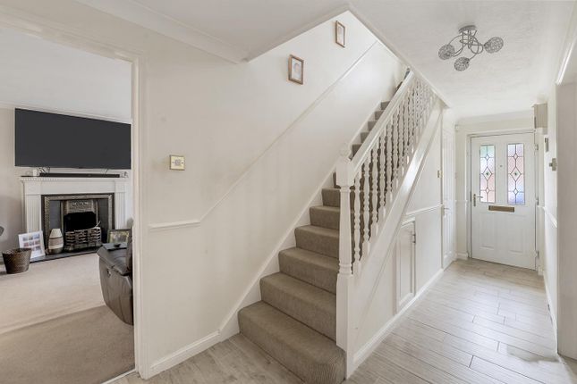 18, Chestnut Close, Kings Hill photo 2