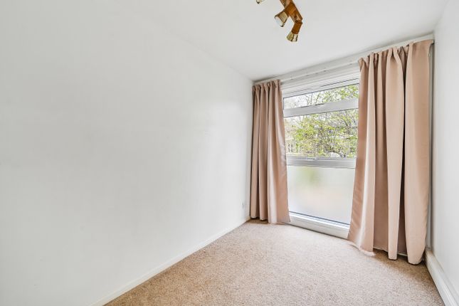 Flat to rent in St. Johns Park, London