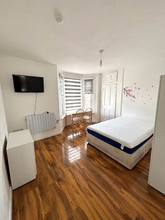 A Spacious First Floor, Self Contained Studio Flat With Separate Kitchen
