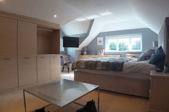 1 Weston Close, Brentwood photo 3