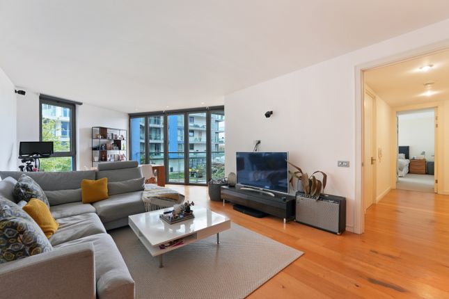 Thumbnail Flat for sale in Eastfields Avenue, London