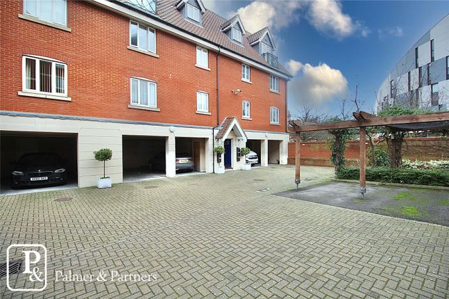 Flat for sale in Neptune Square, Ipswich, Suffolk