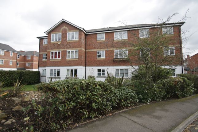 Flat to rent in Leigh Hunt Drive, London