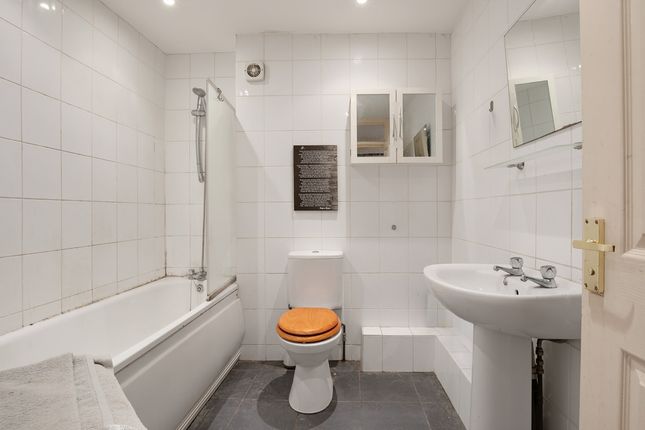 Flat Flat 3, 1, Pinions Road, High Wycombe photo 3