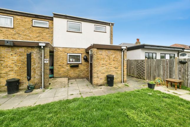 34, Hood Road, Rainham photo 2