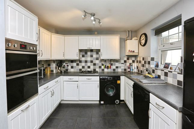 16, Bracken Close, Lee-On-The-Solent photo 2
