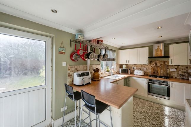 22, Marton Grove, Doncaster photo 4