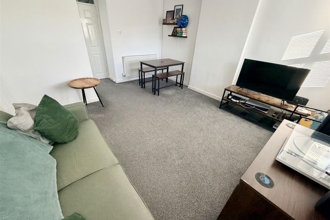 5A, Avebury Close, Crowhill photo 3
