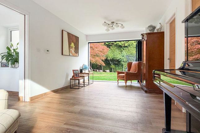 Waverley Drive, Camberley photo 4