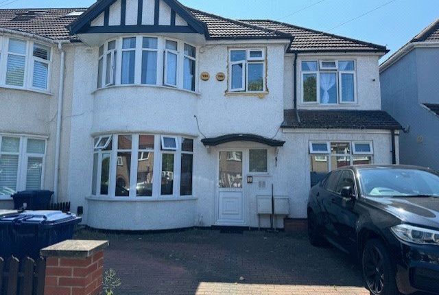 Thumbnail Flat to rent in Eastcote Avenue, Greenford, Middlesex