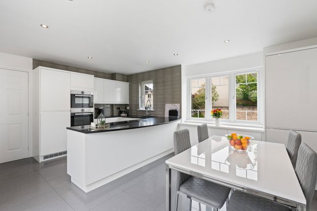249, Leyland Road, Bathgate photo 2